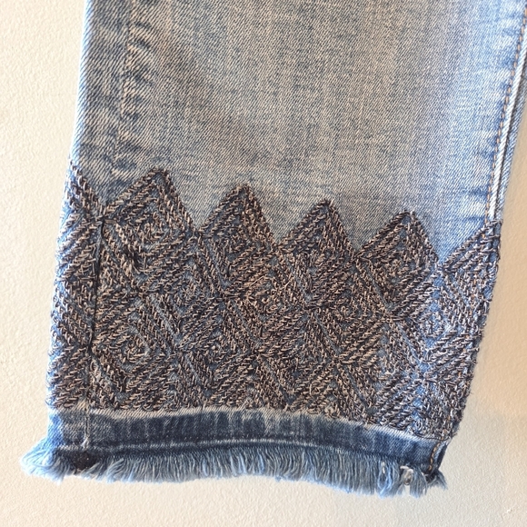 Driftwood Candace Embroidered Hem Straight Ankle High Rise Crop Jeans Size 28 - Picture 7 of 16